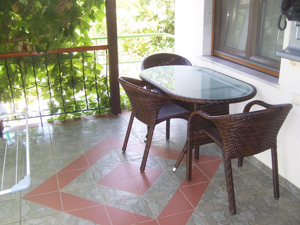 Sirines Studios Prínos Oda fotoğraf